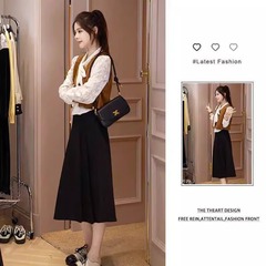 春のお姉さんの軽熟風は女性の新型の洋気のひものシャツを着て馬甲の半身のスカートの3つのセットを着て潮を詰めます。
