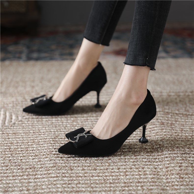 Zapatos de tacones planos puntiagudos para mujeres 2026 otoño nuevo estilo de diamante poco profundo con base plana de lana universal zapatos de dama cómodos