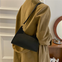 休闲简约感腋下包包女包2021新款潮复古质感流行斜挎单肩小包