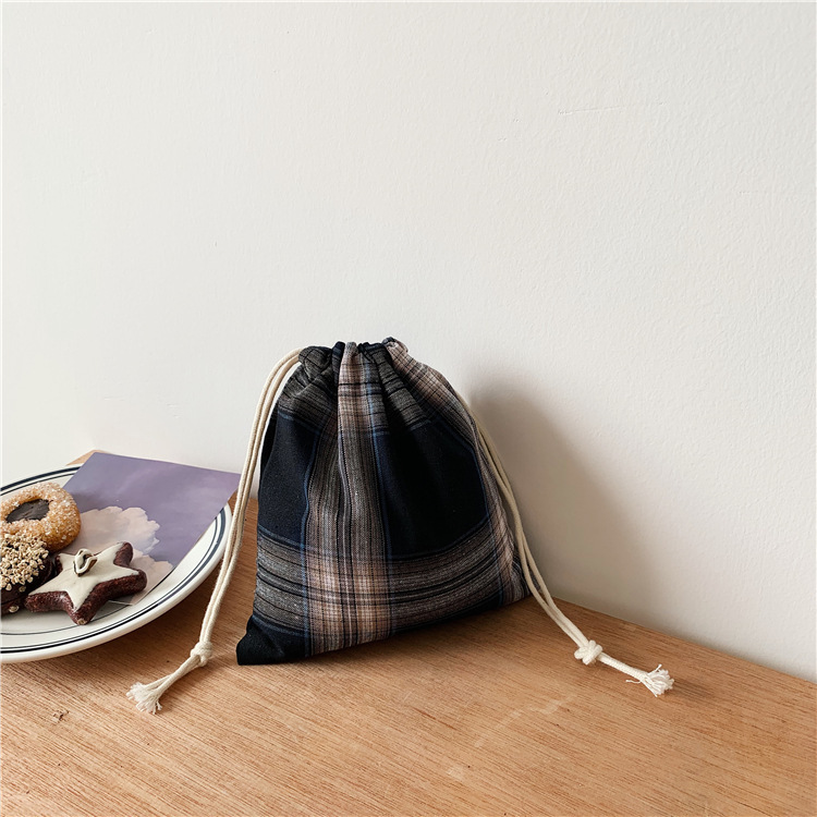 07221 Japanese-style simple polyester-cotton drawstring storage bags, candy bags, polyester drawstring bags wholesale, trendy hand-carry Application Scenario