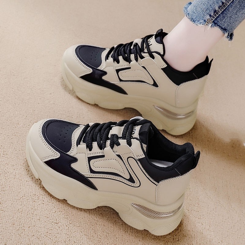 Comercio exterior zapatos solo zapatos de papá zapatos de mujer 2026 nuevos zapatos deportivos ligeros con suela gruesa suave no cansar los pies de moda zapatos de altura de mujer