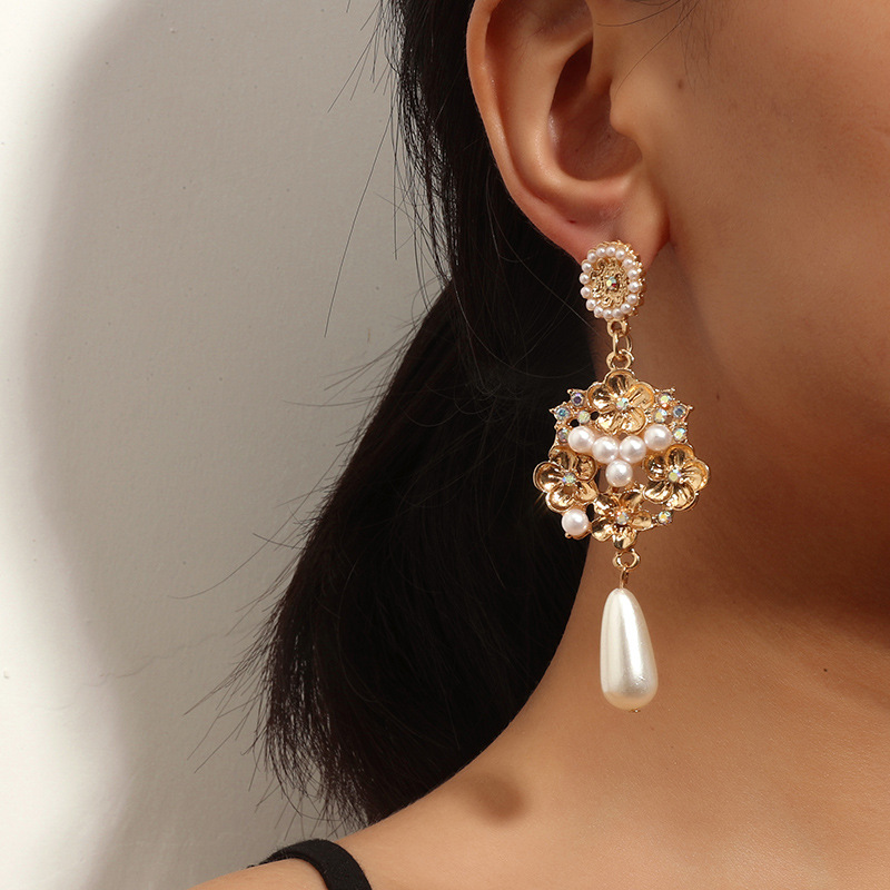 Vente En Gros Bijoux Baroque Perle Fleur Longues Boucles D&#39;oreilles Gland Nihaojewelry display picture 1