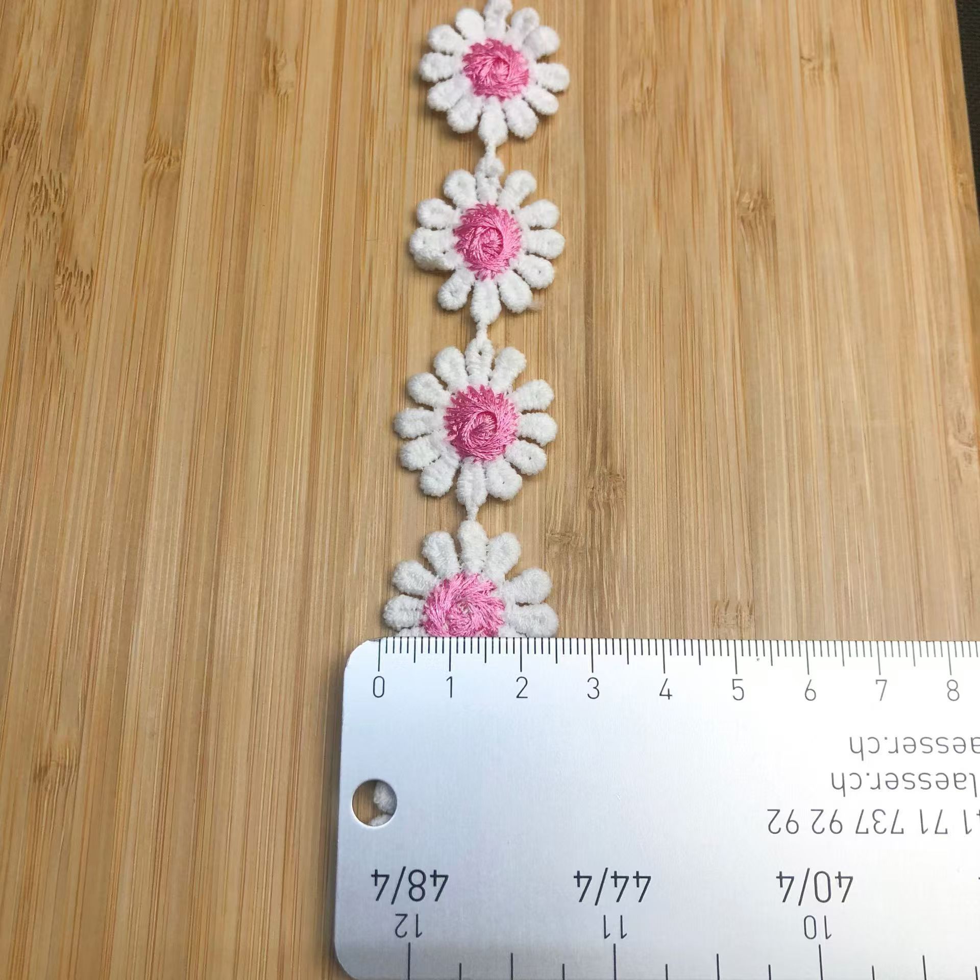 Accesorios de encaje de sol solubles en agua Ropa y sombreros hechos a mano Decoración de pétalos Material de ropa y sombreros Ropa de encaje Accesorios para el cabello Código de barras