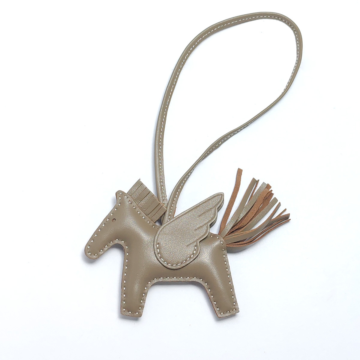 Cute Angel Little Pegasus Colgante Pit Edition H Home Colgante de bolso de caballo cosido a mano Colgante de cuero de oveja Llavero Colgante