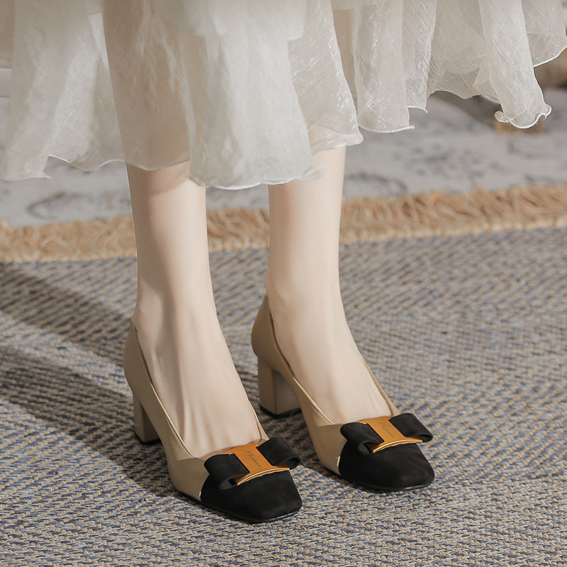 Sheepskin Chanel style chunky heel single-layer shoes women's elegant shallow mouth French mid heel pumps high heels plus size women's shoes 41-43