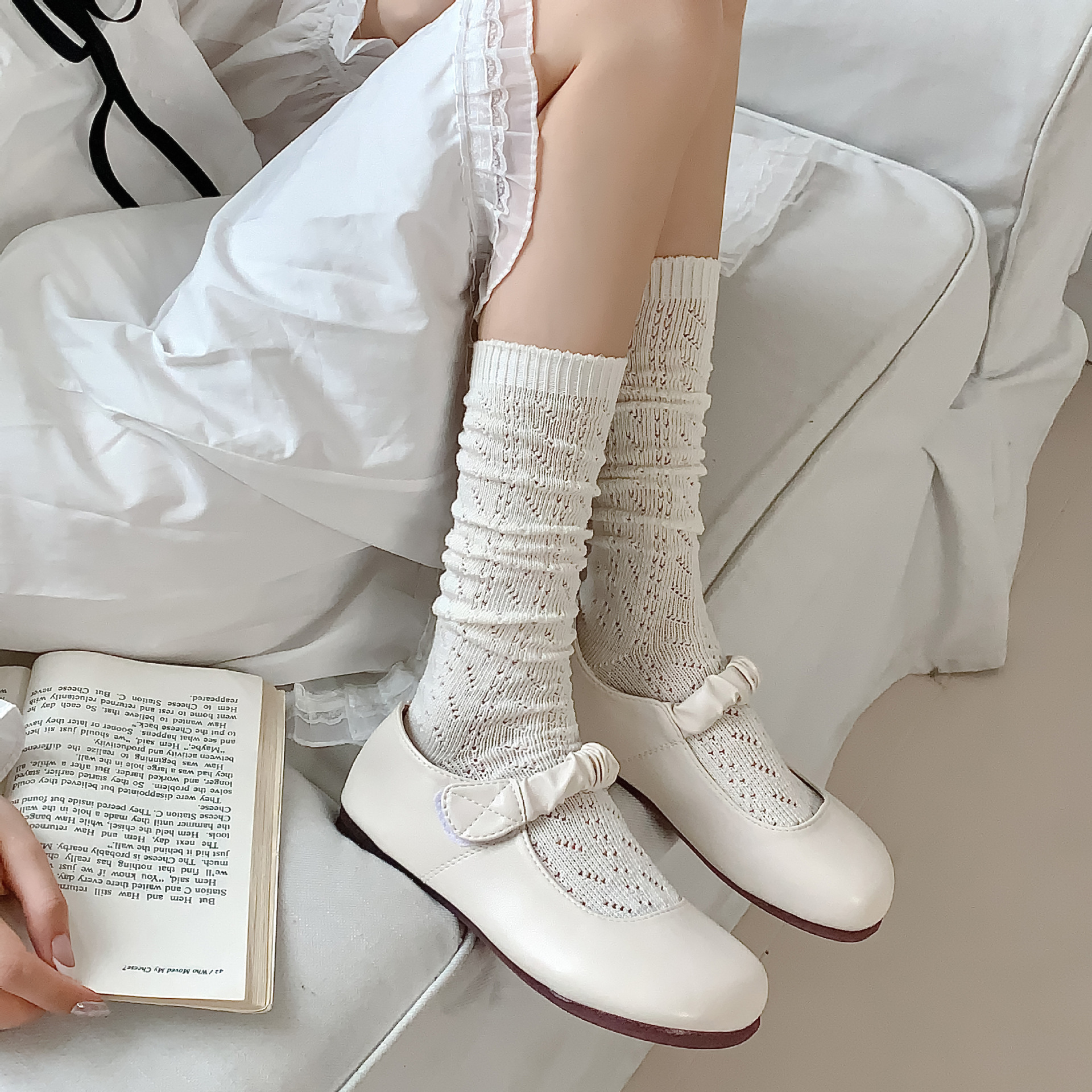 Solid color breathable thin white Japanese socks