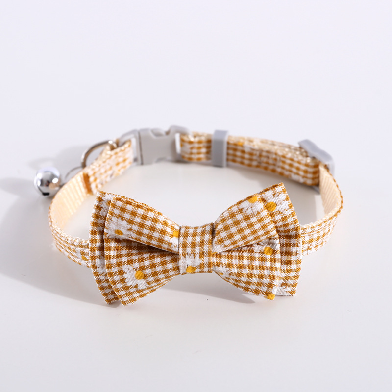 Collar de mascotas gatos perros ajustable cuadrilátero margarita flor arco ajustable collar de campanas corbata