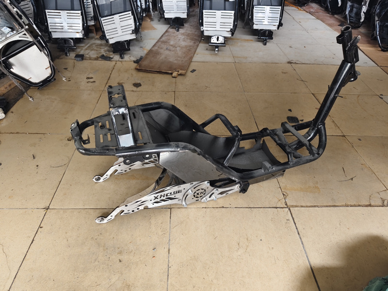 Electric motorcycle tortoise five little turtle king double extended frame to maximize the one-piece warehouse split warehouse with stainless steel flat fork in stock