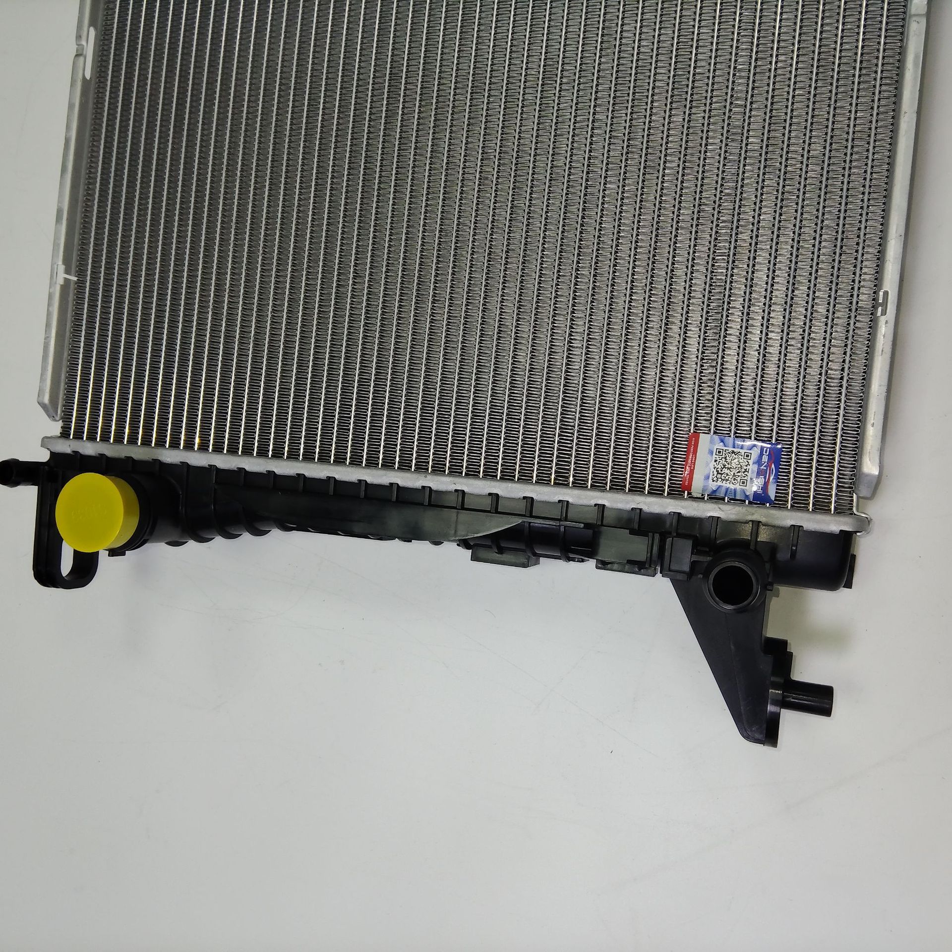 Suitable for 2017-2025 Audi A6L/A7/A8/Q7/Q8 Radiator Water Tank 95812125110