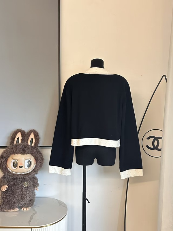 高品质~25年秋季新款香家手工坊纽扣黑白间色短款长袖开衫女毛衣|undefined