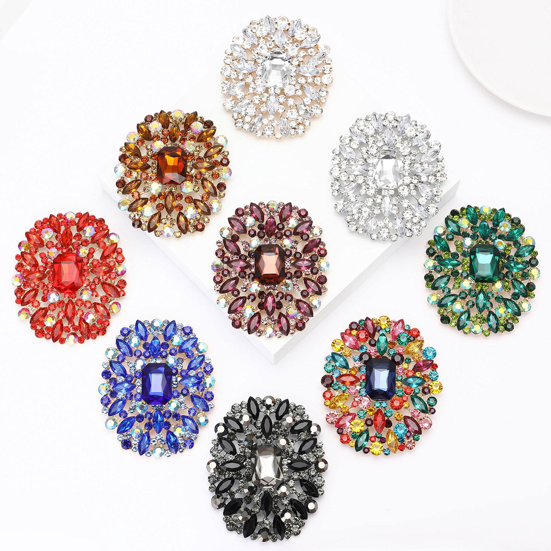 66g Weight Rhinestones Inlay Material Brooches Classification Business, Date, Cocktail Party Occasion Alloy Material Geometric Pattern All Seasons Season Women's Gender Retro Style Retro Pin Geometric Alloy Rhinestones Women's Brooches 无