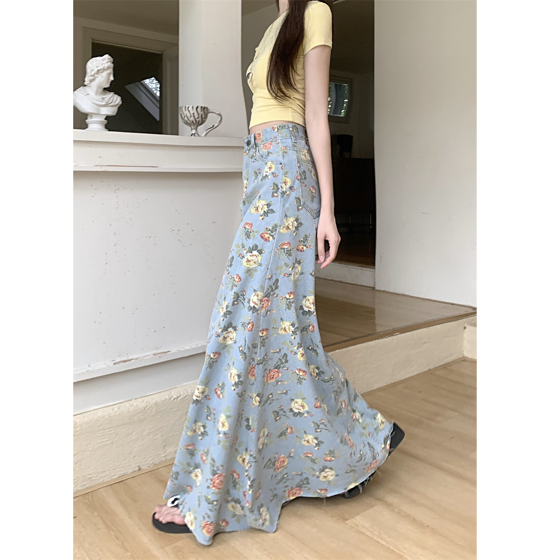 Korean Retro Printed Denim Skirt for Women Summer 2025 New High-Waist Slimming A-Line Hip-Hugging Long Skirt