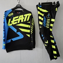 ����ɽ��܇�T�з���Ů���b�����ź�Ħ��ِ܇�����b�ٸ��L����Ů��