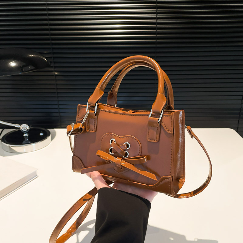 2024 invierno nuevo bolso de arco de gran capacidad en forma de corazón bolso de moda de mujer de gran capacidad bolso cuadrado