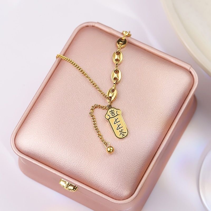 Diseño Avanzado de Acero de titanio chapado en oro no se desvanece buena suerte Nuevo Top signo colgante tobillos para niñas moda ins nicho