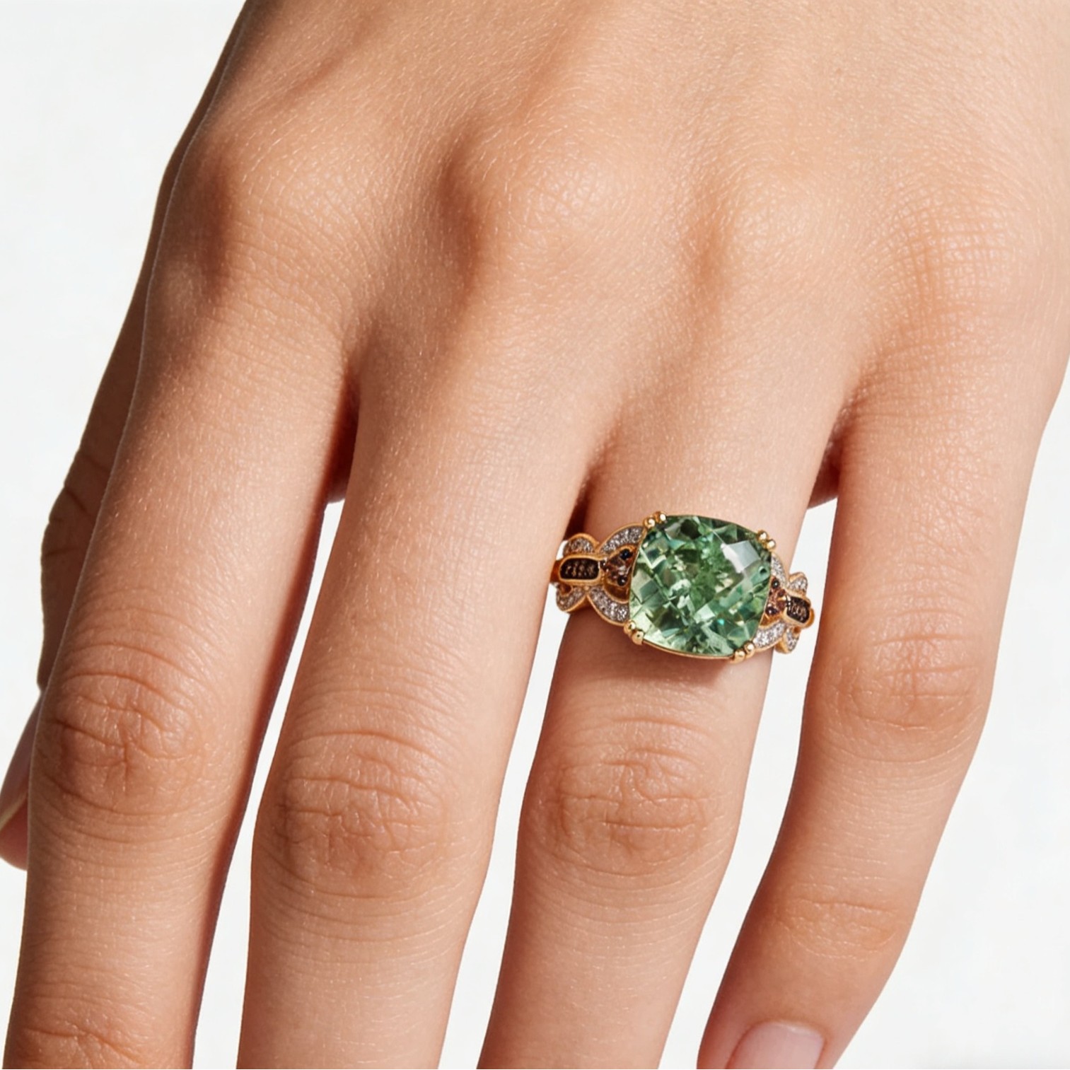 Chenrui's New European and American Fashion Engagement Ring Inlaid with Green Tourmaline Jewelry Engagement and Proposal Jewelry Ring
