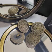 �Ŷ��͹�Ӣ���L�~�����b�ٴ�A�θߙn����ë��ţ��ѝ���~ɫ�o��