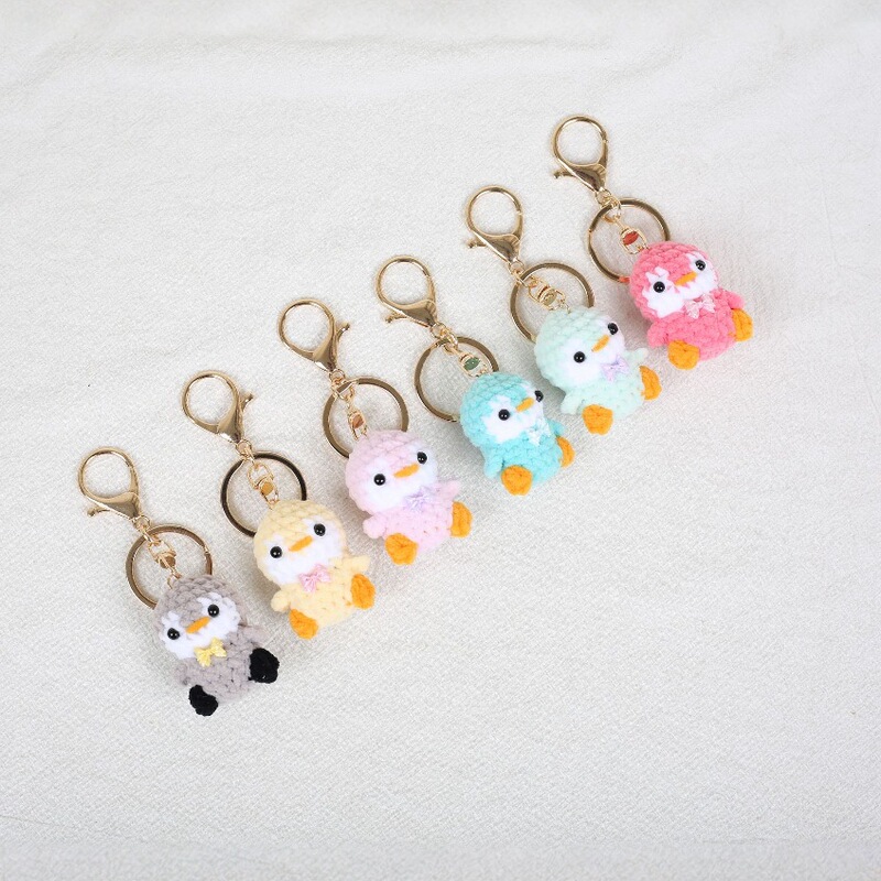 Exquisite little penguin hand-woven key chain weaver wool crocheted small pendant original hand-made animal jelly beans