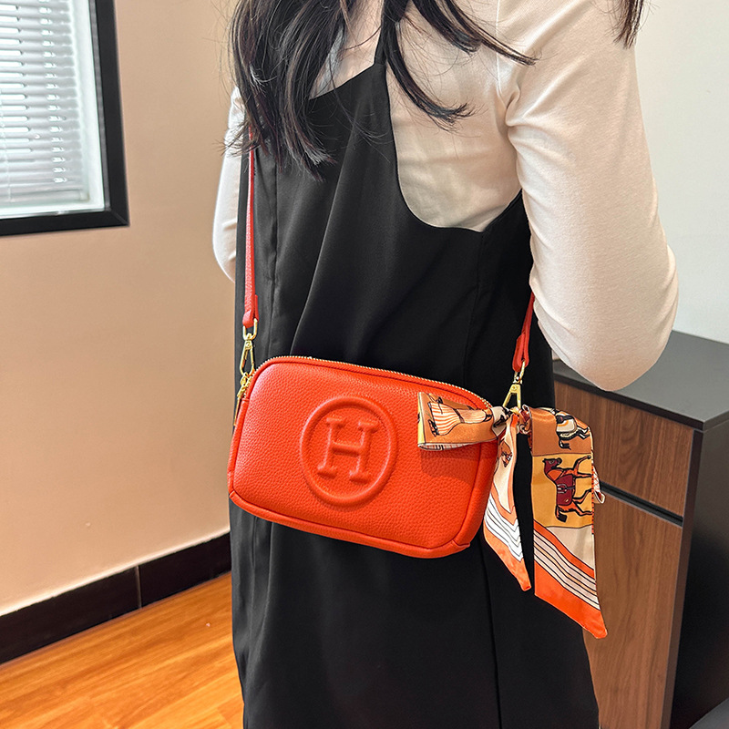 Cross-Border Luxury Niche New Hot-Selling Bag, Crossbody Small Bag, 2026 Small Square Bag, Large Capacity Horizontal Mobile Phone Bag H