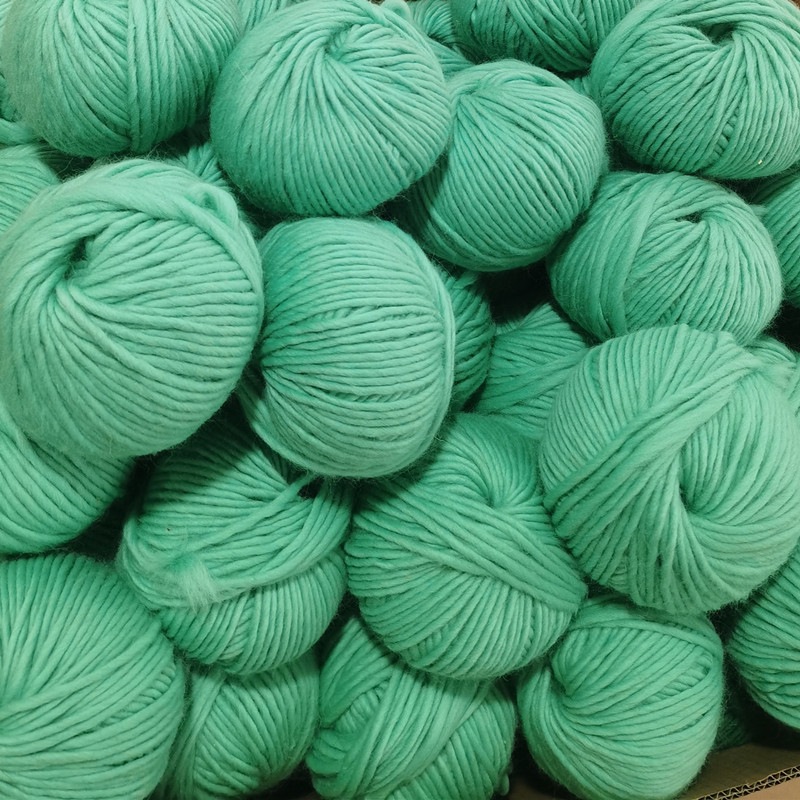 厂家供应0.4支美利奴羊毛纱线8mm纯羊毛线毛衣线DIY手编线毛线团