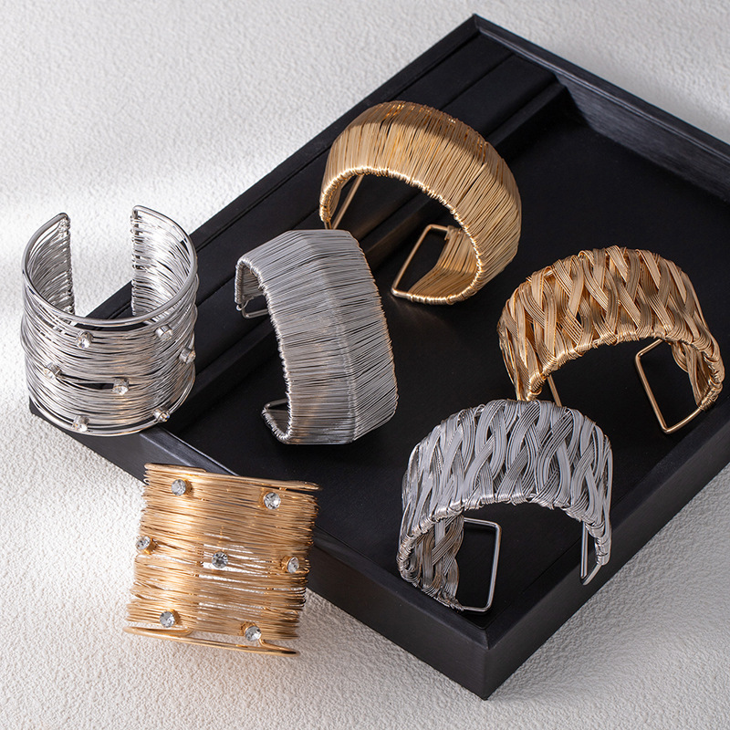 Hand-Wound Multi-Layered Iron Wire Open Bracelet for Women, Fashionable and Versatile, Niche Design, Minimalist Style Jewelry