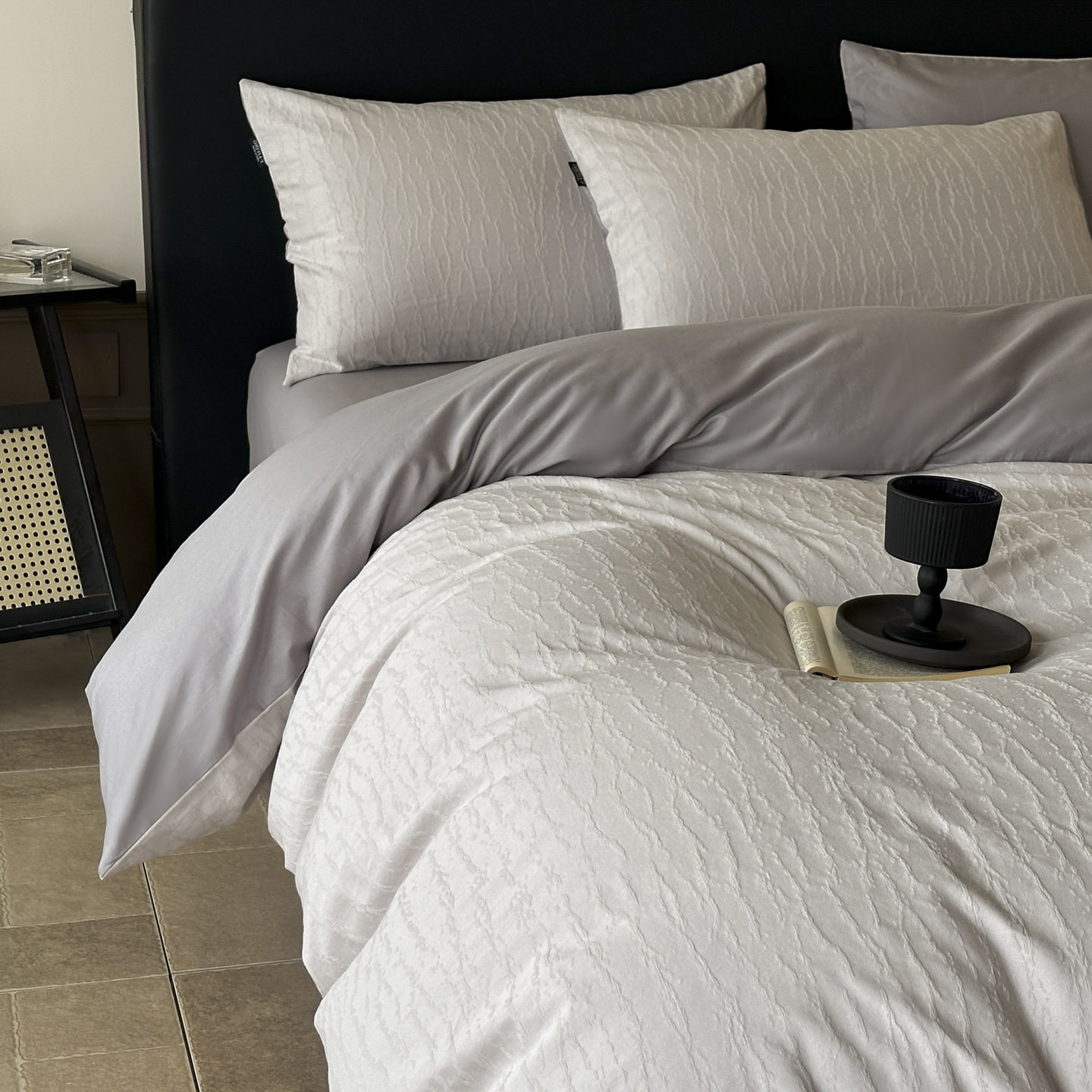 Algodón glutinoso ultra suave tejido Jacquard de cuatro piezas, ropa de cama de algodón para dormir desnudo, otoño y invierno, cuatro estaciones gruesas y cálidas.