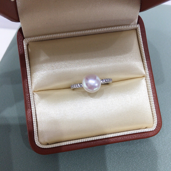 organic fashionable ring from pearl with zircon