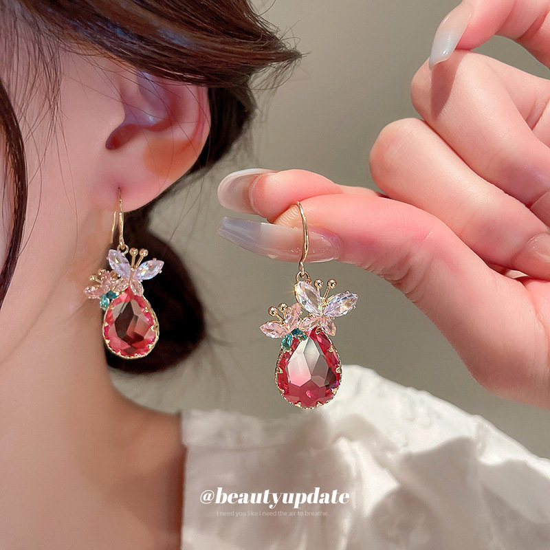 Corea del Sur ins pendientes elegantes Luz de lujo de alto grado pendientes para las mujeres Verano nuevo ZIRCON mariposa gota de agua pendientes de gancho de oreja