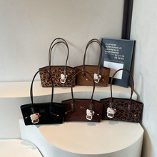 时尚百搭流行斜挎包新款大容量上课通勤包豹纹包洋气拼接单肩女包