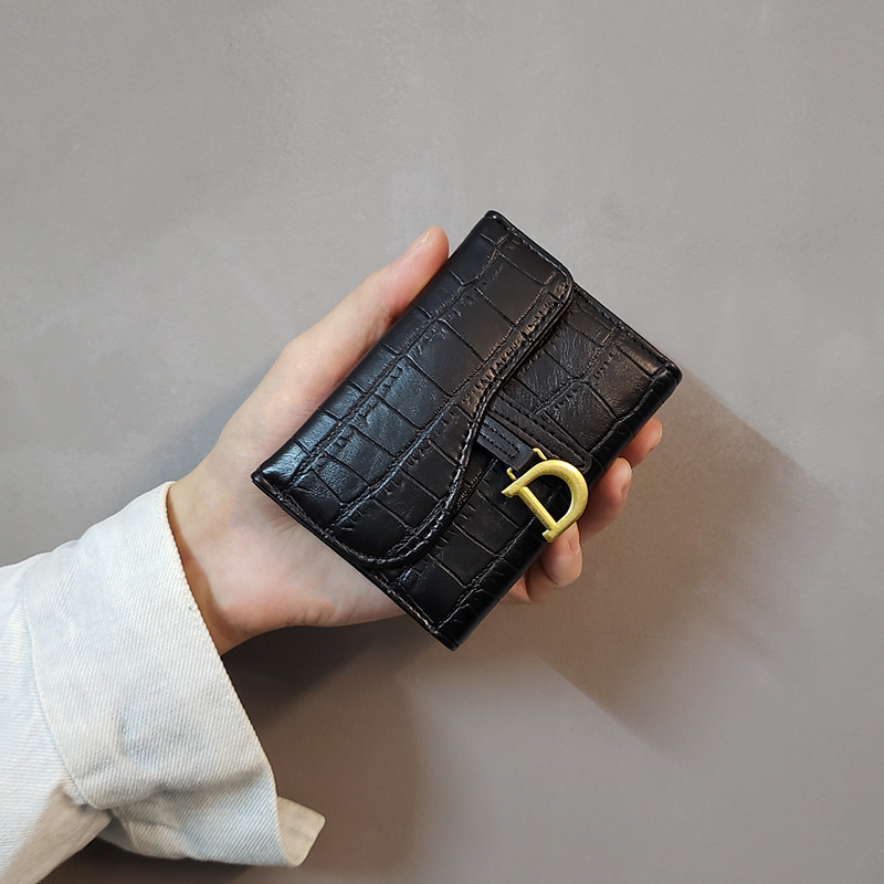 D-Buckle Crocodile Pattern Card Holder Women's Short Folding Wallet with Large Capacity, Anti-Magnetic, Heat-Resistant Zipper, and Credit Card Clasp D-Buckle Crocodile Pattern Card Holder Women's Short Folding Wallet with Large Capacity, Anti-Magnetic, Heat-Resistant Zipper, and Credit Card Clasp
