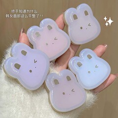 Cappuviniブルーウサギの透き通った水の光は多くクリームで潤いがあります。