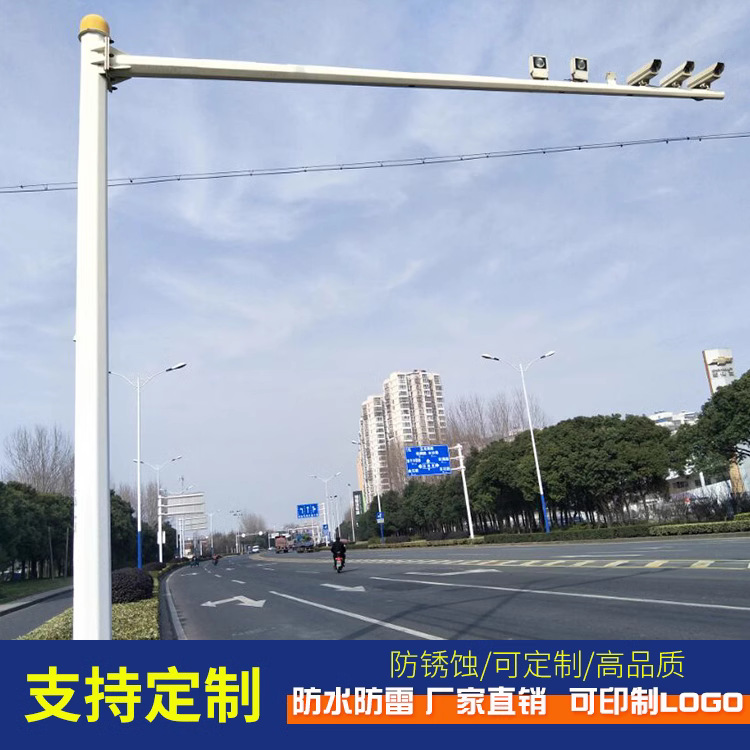 678-meter octagonal traffic pole for monitoring, road traffic signal pole, red and green light pole, L-shaped pole with mounting bracket.