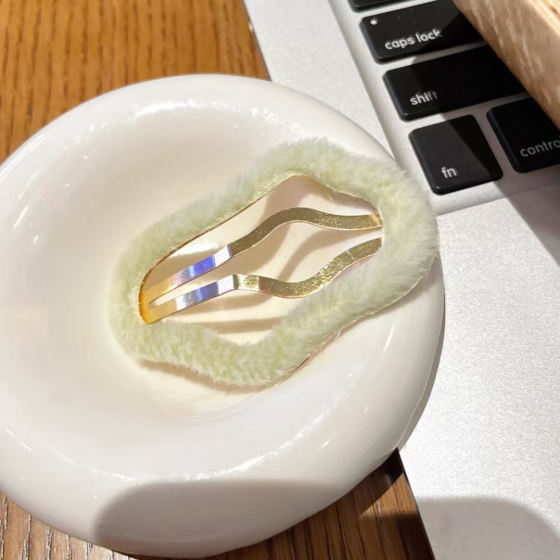 Plush clouds [light green]