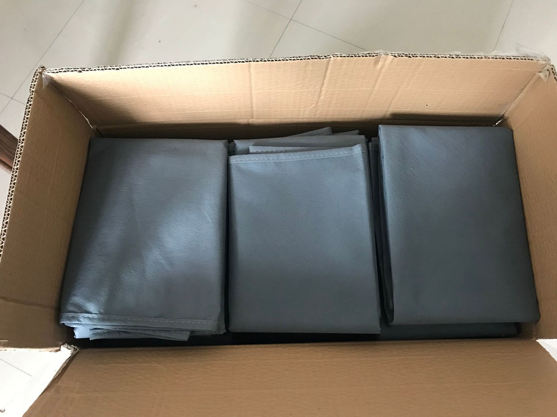 Disposable car universal seat cover dust-proof and stain-resistant seat cover 60g non-woven environmental protection and odor-free protective cover