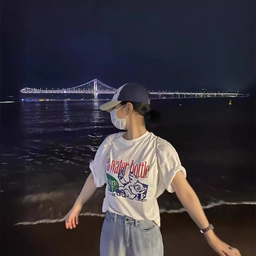 Korean-style oversized T-shirt, minimalist girly aesthetic, American casual vibe, plus-size loose fit, figure-flattering short-sleeve top—Instagram-worthy for summer