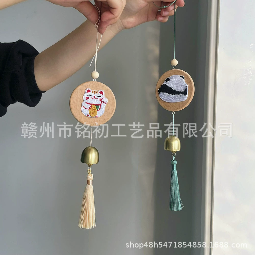 Бревенчатый кошачий колокольчик ветра национальный ветер милая маленькая панда с кисточками настенный автомобиль висит на крыльце
