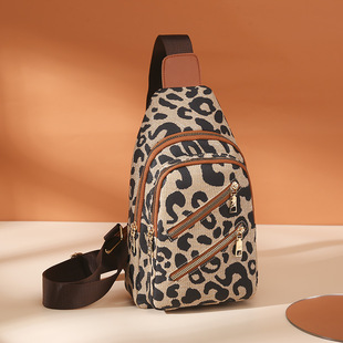 Cross-Border Trendy European and American Retro Leopard Print Shoulder Bag 2025 New Versatile Lightweight Women's Travel Chest Bag