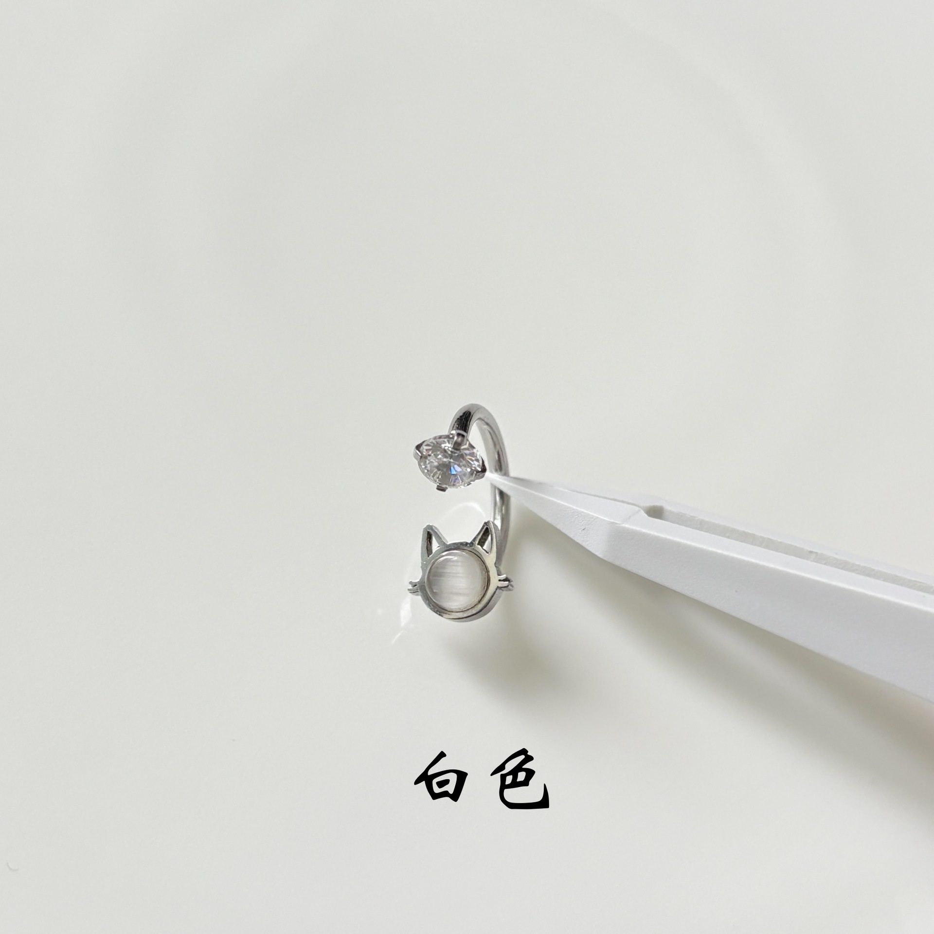 16G labret stud size and finish detail