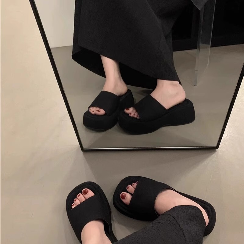 Thick-Soled Slippers for Women's Summer Outer Wear Wholesale New Internet Celebrity Super Hot Sandals for Women High-Heeled Beach Shoes Slippers