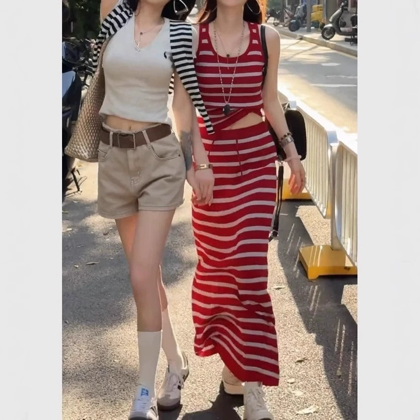 Женский костюм из двух предметов: корейский полосатый безрукавный трикотажный жилет и юбка с высокой талией, осенняя коллекция 2025 года