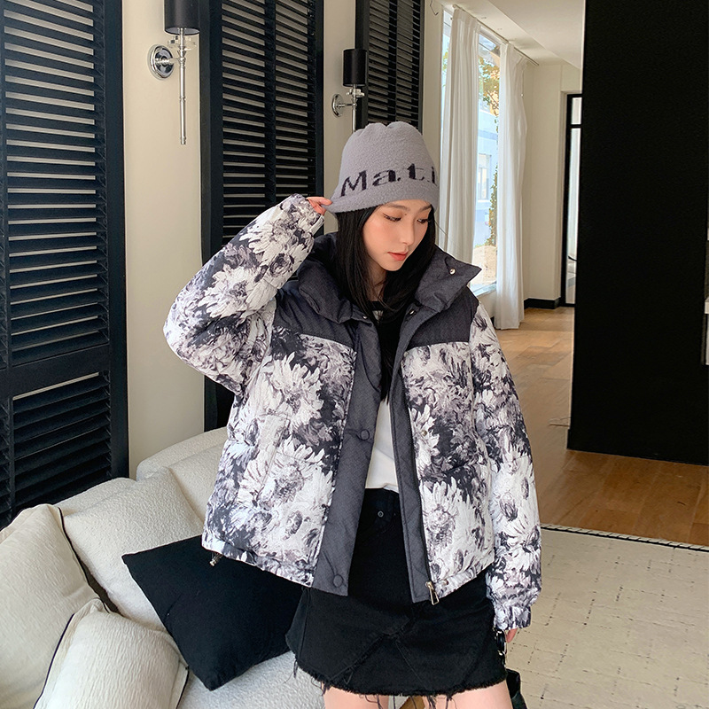 2025 ropa de algodón de plumón ropa de algodón corta impresión coreana nuevo cuello de pan chaqueta de algodón nicho chaqueta de invierno mujer