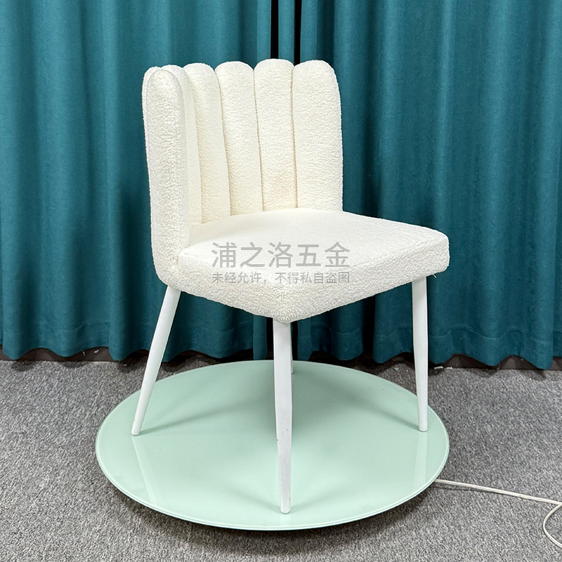 Foshan Factory Direct Sales Metal Dining Chair White Velvet Petal Chair Fashion Creative Restaurant Chair Girls Bedroom Chair
