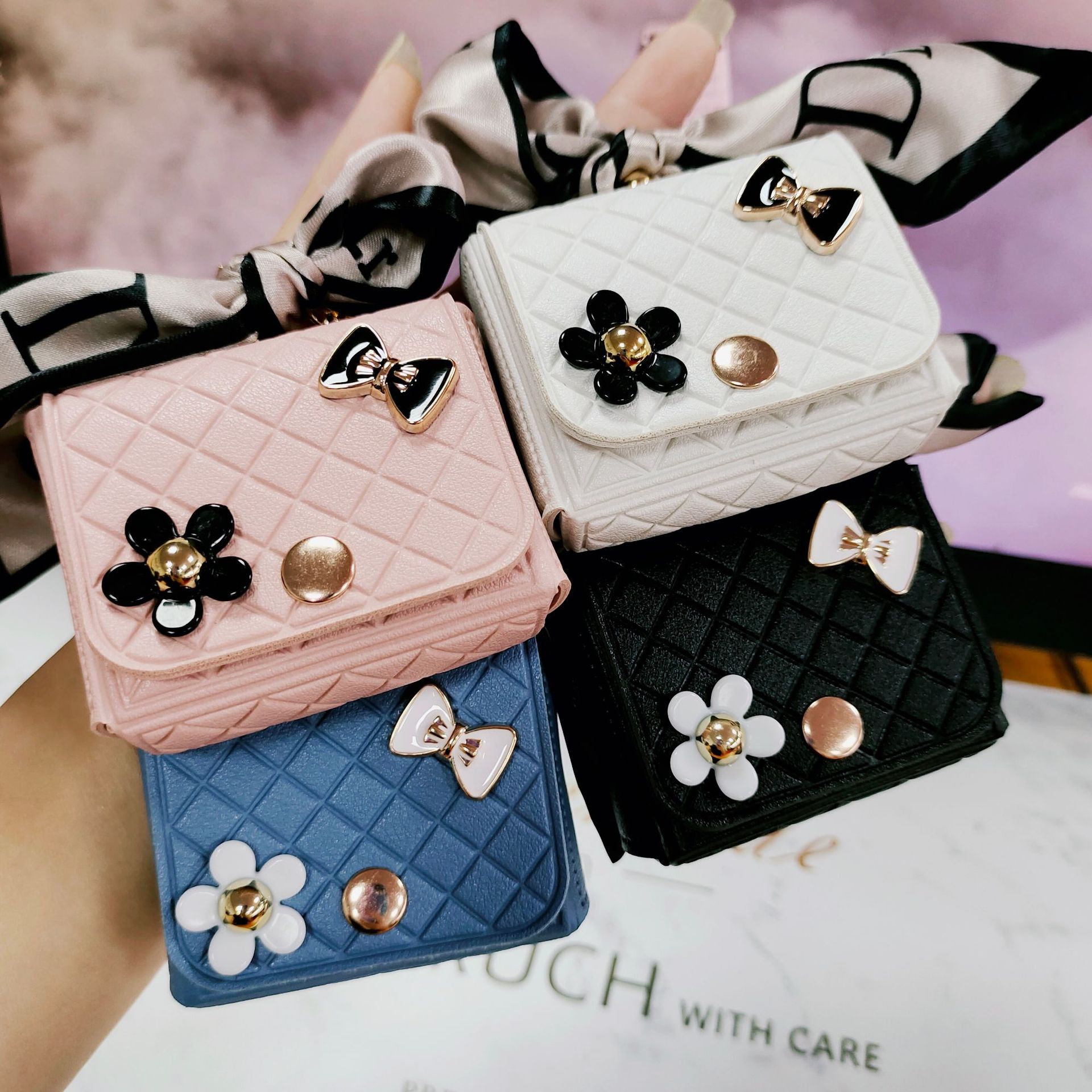 Nuevo estilo transfronterizo, moderno y exclusivo mini bolso acolchado tipo colgante, monedero para llaves, accesorio para auriculares.