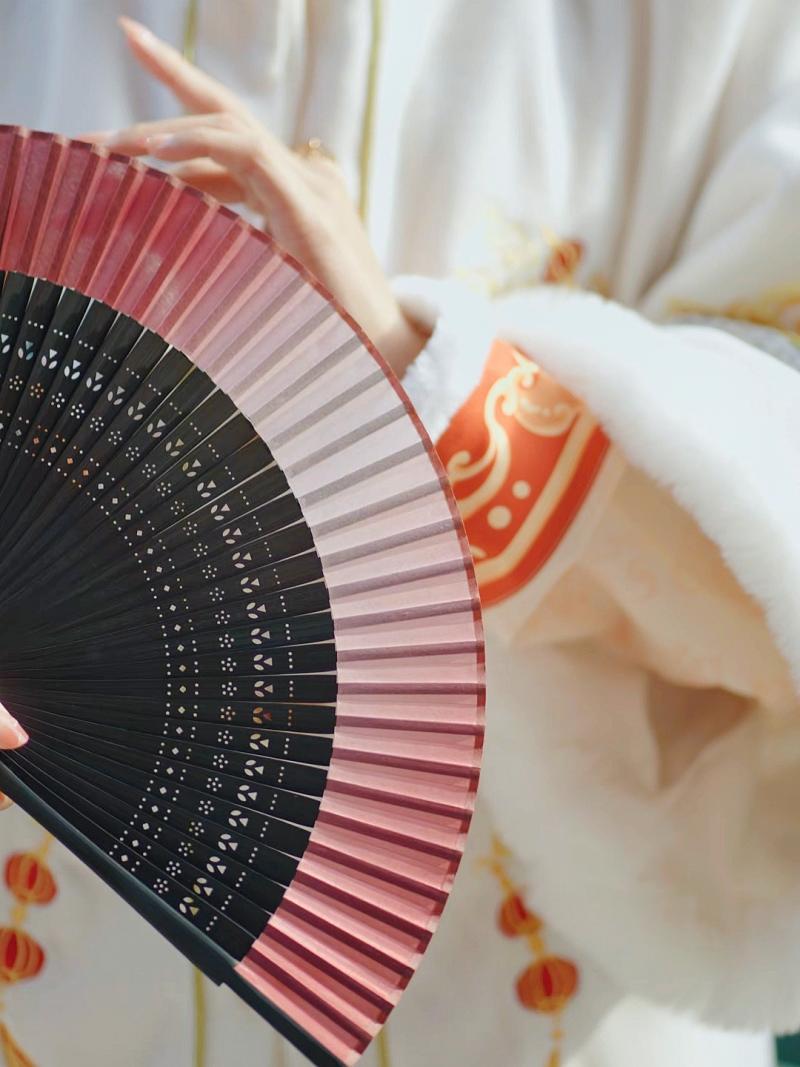 WBZ7 Red Book Super Hot Wedding Bride Photo Prop Gradient Color Folding Fan Chinese Style Ancient Wind Wedding Welcome Ceremony Morning Photo