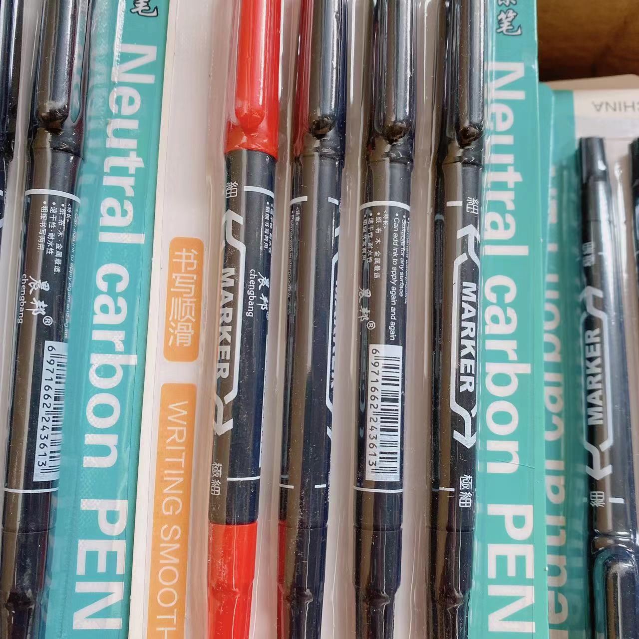 Gran capacidad de doble cabeza gancho pluma gruesa y delgada pluma de doble cabeza arte de los niños pintura cepillo 4 Pack 2 yuanes tienda por departamento de papelería al por mayor