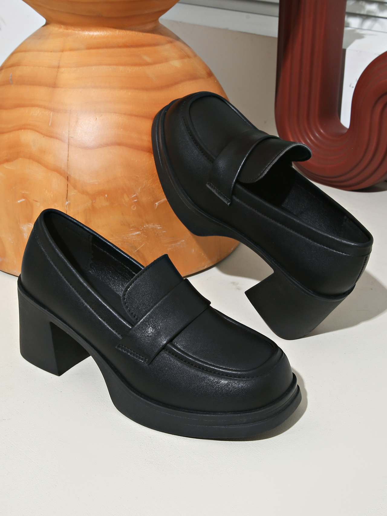 Dames leren loafers in britse stijl met chunky blokhak_voghion.com