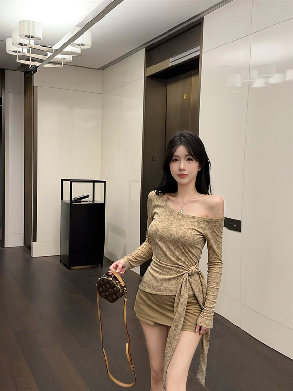 不规则斜肩长袖t恤女秋季辣妹一字肩绑带收腰上衣巨好看防晒罩衫|undefined