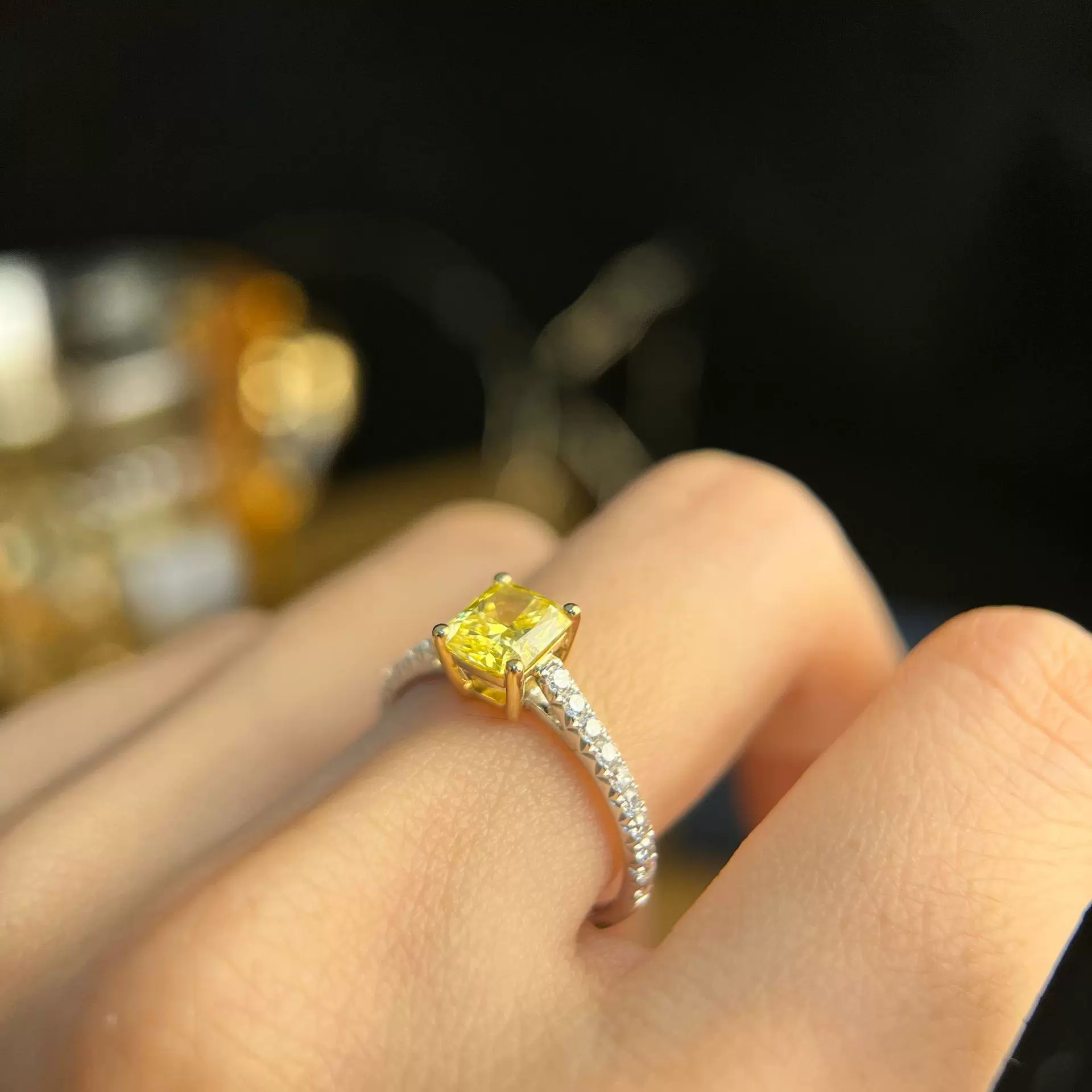 高级定制镶嵌18k金镶黄钻戒指唯美简约时尚