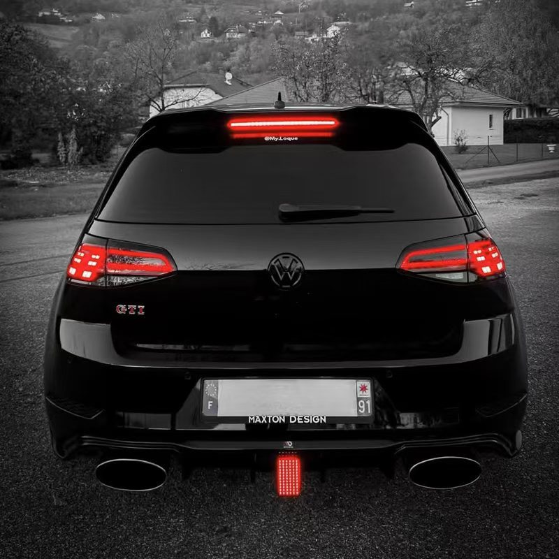 Suitable for modification of rear spoiler knife rear lip RS pilot light M3M4 high density lamp beads high quality F1 brake light