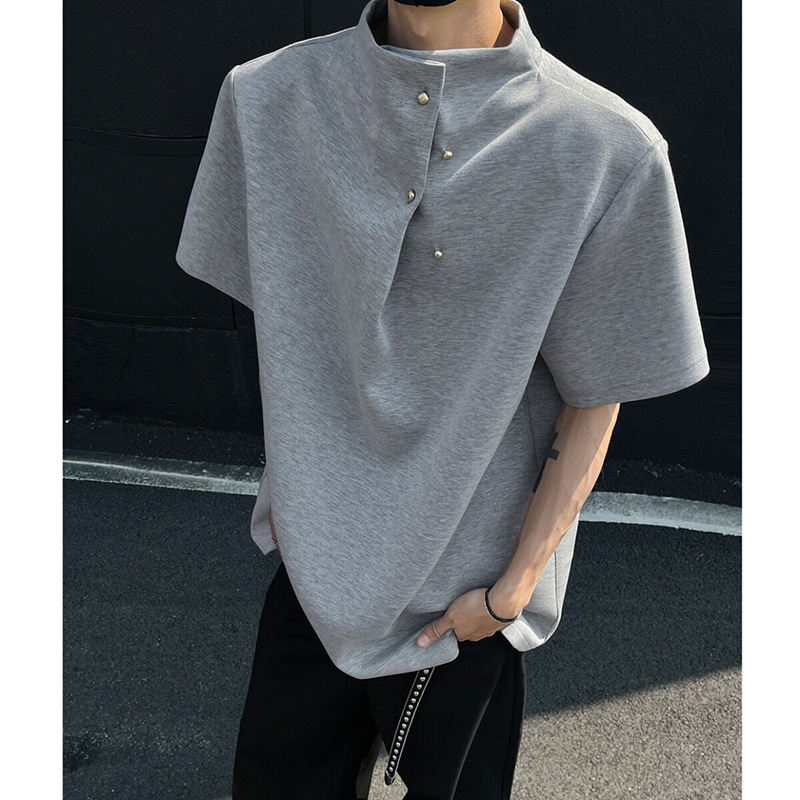 새로운 중국 스타일 하프 터틀넥 반팔 남성 디자인 틈새 여름 어깨 패드 티셔츠 무거운 불규칙한 버튼 반팔